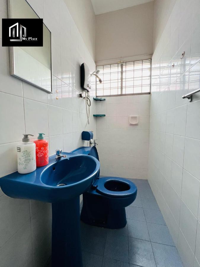 2 Storey 5Br 16Pax Semabok Taman Cheng Ho, 3 By Myplace Malacca Exterior photo
