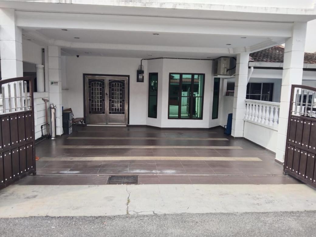 2 Storey 5Br 16Pax Semabok Taman Cheng Ho, 3 By Myplace Malacca Exterior photo
